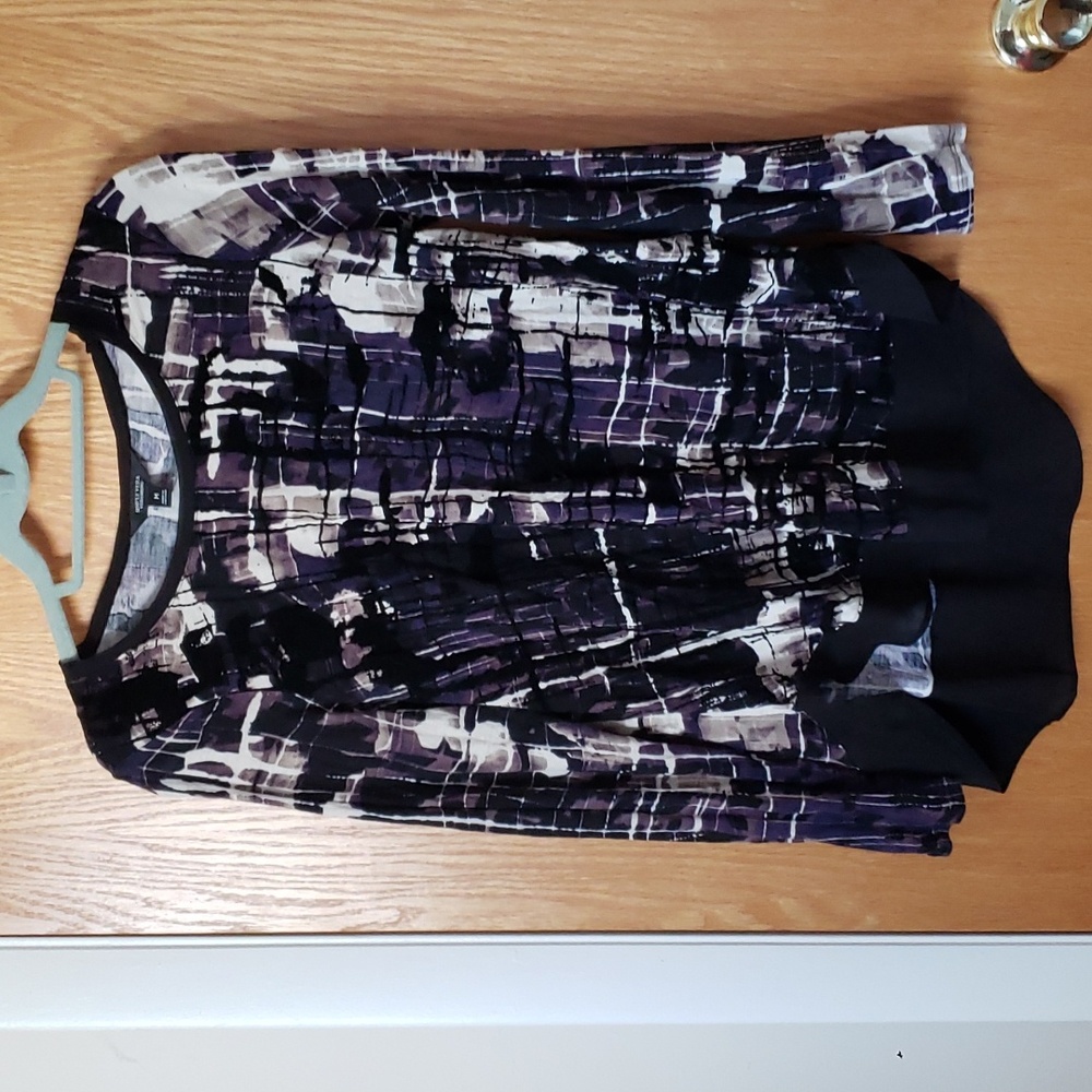 Simply Vera Wang black/purple/cream print tee with Chiffon hem size M